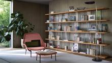 Inori modular book shelves in a glass and wood system. 